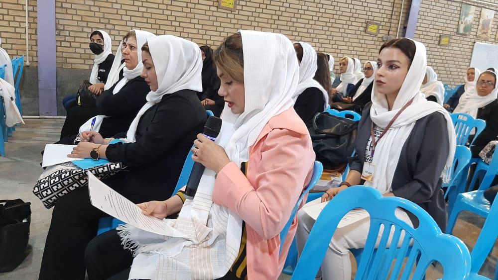 جهان‌بینی یعنی تغییر نگرش ما نسبت به خودمان و اطرافیان