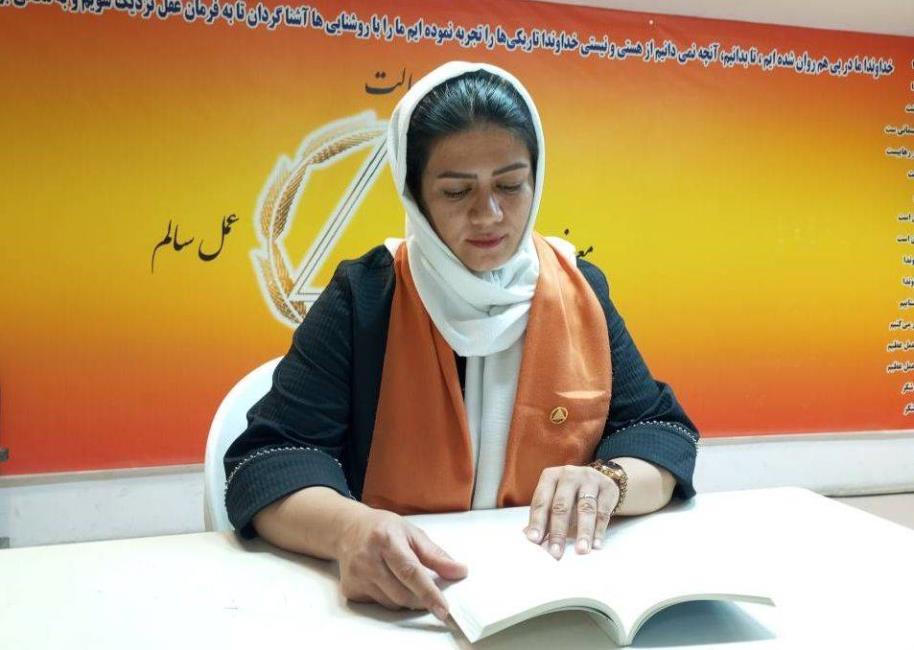 گر مرد رهی میان خون باید رفت