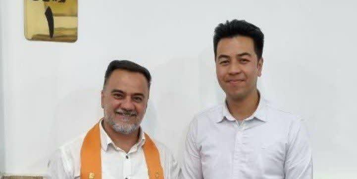 نوشتار مسافر مصطفی رهجوی راهنما مسافر کاظم در رابطه با: جهان‌بینی