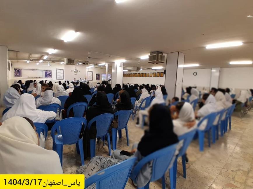 وقتی بی‌ادبی وارد زندگی می‌شود، دل‌ها از هم فاصله می‌گیرند. (نمایندگی یاس اصفهان) 