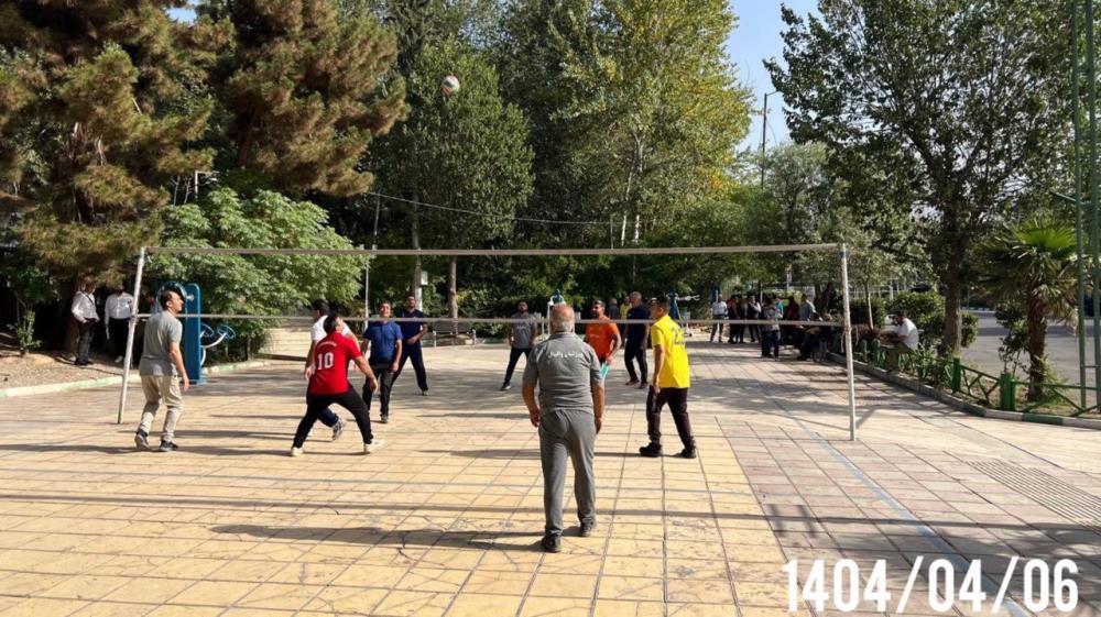 فعالیت های ورزشی مسافران و همسفران اقا در پارک طالقانی
