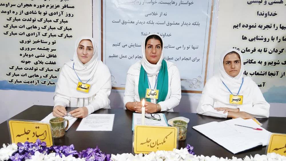 همه در مسیر نور قدم برمی‌داریم