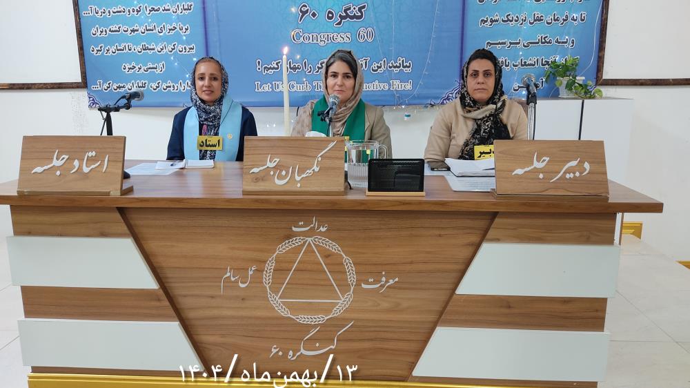 ماه رمضان نوری در تاریکی آسمان