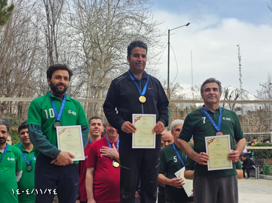 گزارش تصویری از ورزش مسافران و همسفران آقا در پارک طالفانی ( اختتامیه و اهدای جوایز مسابقات والیبال)